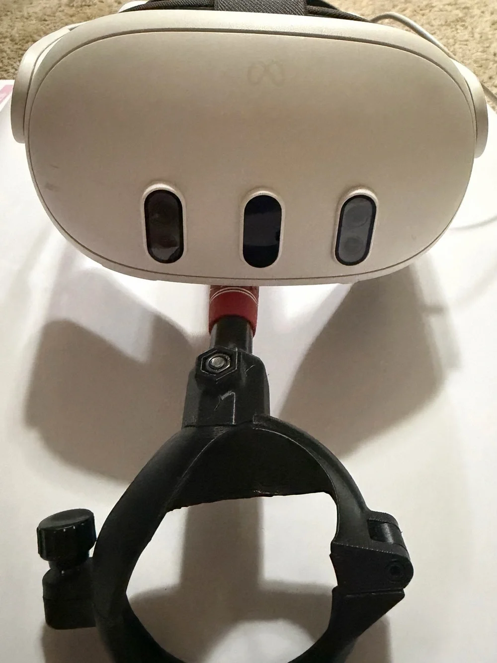 Standalone White VR Headset with Triple Front Sensors